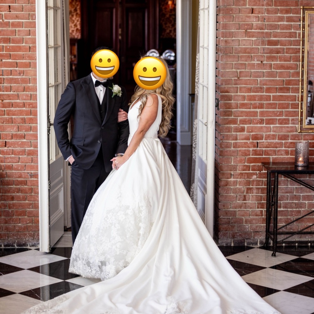 Elegant White Lace Wedding Dress